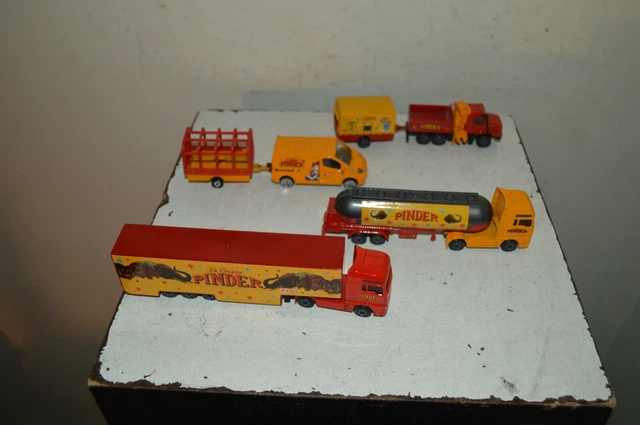 Camion Volvo Avec Remorque Circus Pinder - Majorette 1/60 - Occasion - Jaune/Rouge