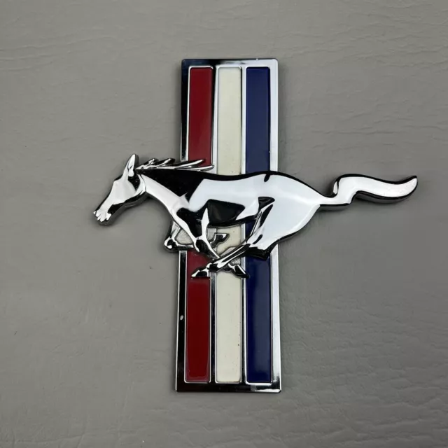 05-09 Ford Mustang Left Driver Side Fender Running Emblem Logo Badge Symbol Oem