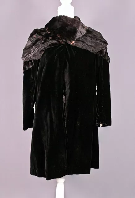 VTG Women's 20s 30s Black Velvet Winter Coat W Fur Trim Sz M 1920s 1930s