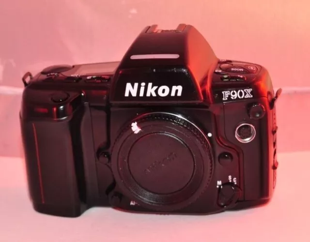 Nikon F90-X Reflex  - AutoFocus 35mm : Bella, ma solo  per Collezione/ Ricambi!