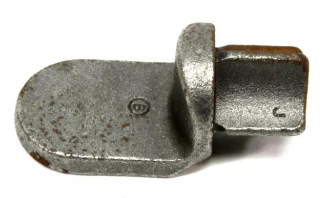 VINTAGE NOS BLUM 601 CAST IRON Hand STAIR RAIL SQUARE POST FITTING 1-1/4 PIPE SI