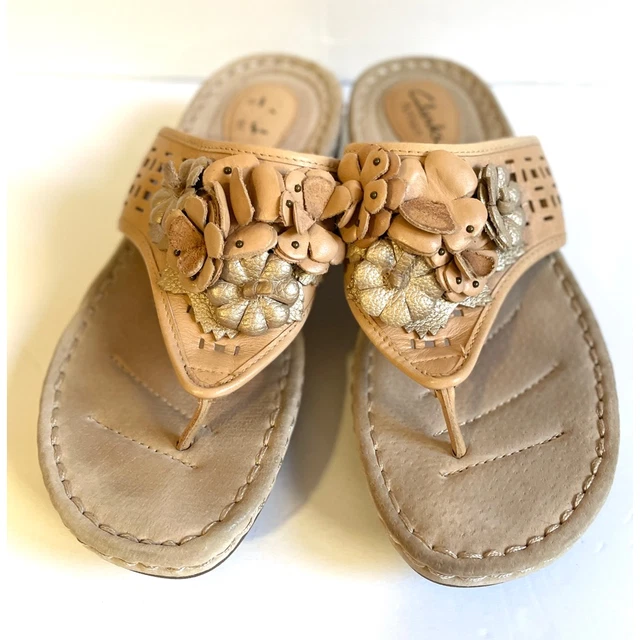 Clarks Womens Posey Zela Thong Sandals Beige Embellished Low Heel Slip On 8.5 M