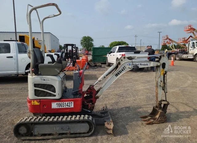 2017 Takeuchi TB210R