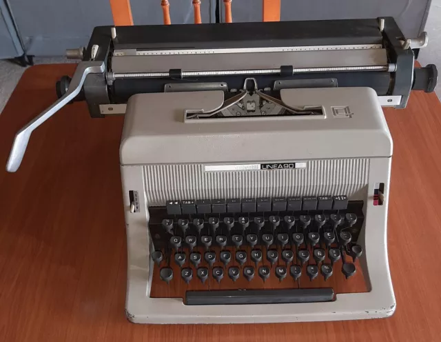 Maquina de escribir Olivetti LINEA 90