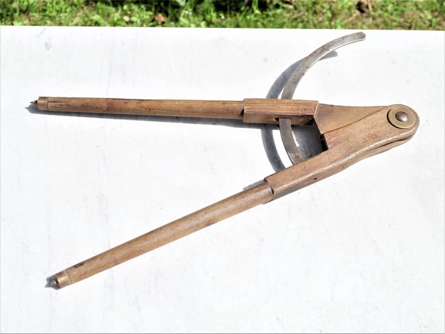GRAND COMPAS de marine en bois et laiton - à pointes - hauteur 50 cm ...