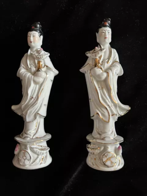 Pair chinese porcelain Figurine of Guanyin