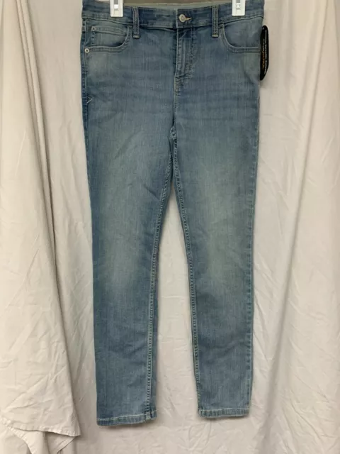 Hollister Light Wash Ultra High Rise Mom Jeans Distressed size 7 Short -  $29 - From shannon