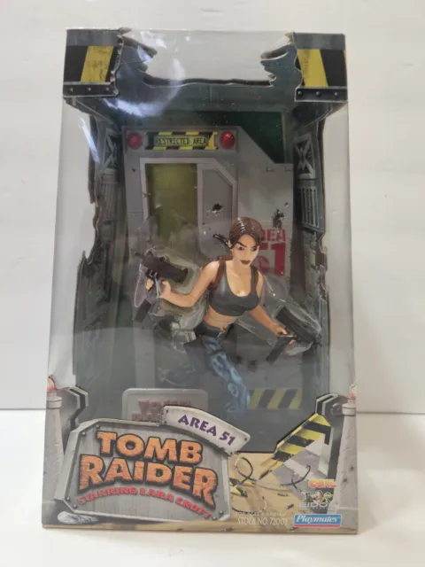 Tomb Raider Lara Croft Playmates Area 51 1999 9" Ultimate Display Diorama