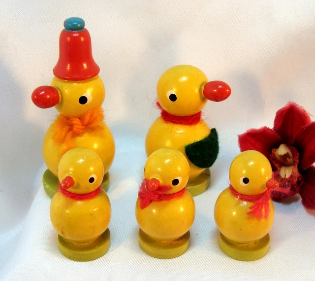 Oster-Bastelset Für Kinder – 6 Holzfiguren Zum Bemalen (Hasen & Küken), Inkl. Pompons, Wackelaugen & Mehr