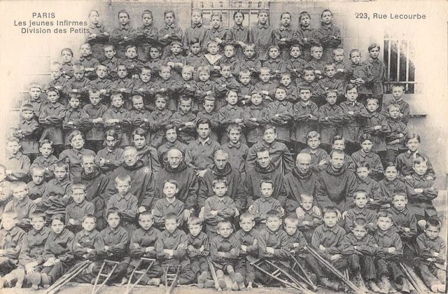 CPA 75 PARIS 15e LES JEUNES INFIRMES RUE LECOURBE DIVISION DES PETITS (rare
