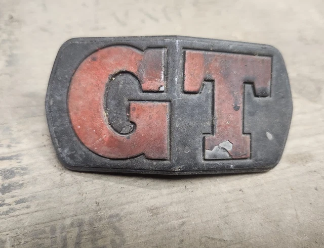 Vtg Car emblem