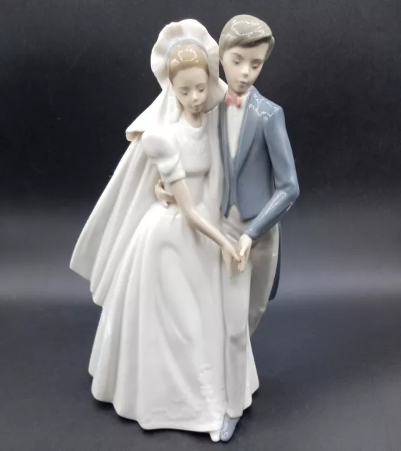 Wedding Couple Figurine:  Vtg NAO By Lladro Bride/Groom Unforgettable Dance /LH4