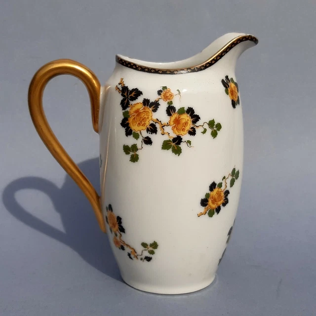 Pot à lait en porcelaine de Limoges F Legrand