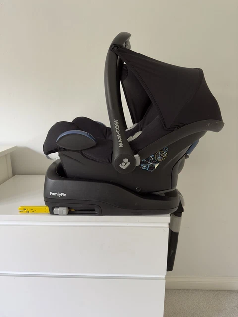 Maxi cosi cabrio fix car seat with iso-fix family fix base