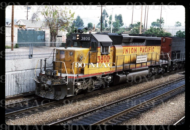 UNION PACIFIC-UPRR. EMD SD40-2 #3800. Los Angeles (CA). Original Slide 1983.