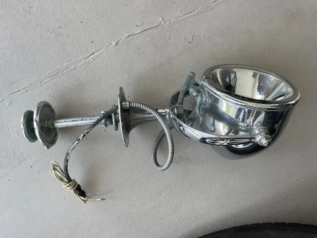Vintage Portable Light Company HALF MILE RAY Marine Light ( Original Condition )