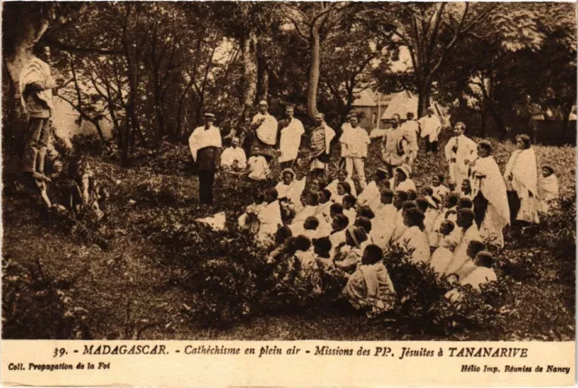 CPA AK Cathechisme en plein air MADAGASCAR (1262331)