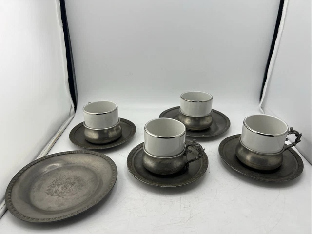 Suite de six tasses publicitaires à expresso et leurs sous tasses