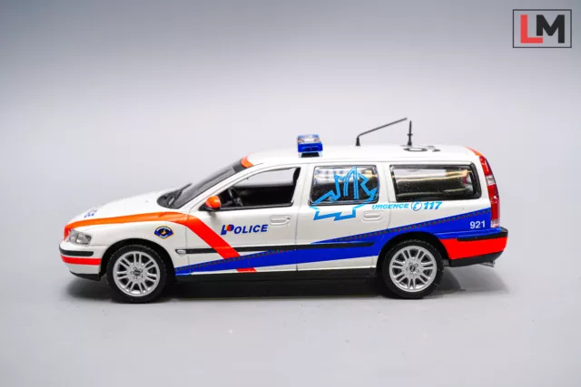 1:43 Minichamps Volvo V70 Police // F_256