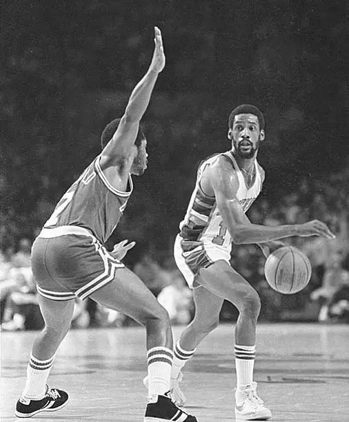 Lloyd Walton Of The Milwaukee Bucks In A Game 1970s Old Basketball Photo