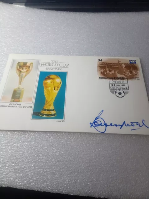 WORLD CUP MEXICO 86 FDC Signed by BOBBY MOORE