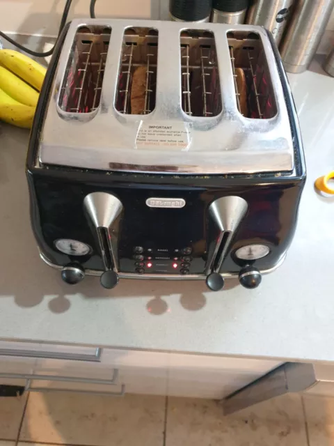 DeLonghi CTO4003.BK  Icona 4 Slice Toaster -Black in working condition