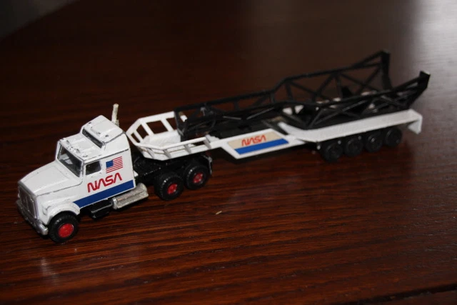 Camion Porte-fusée GMC Majorette échelle 1/87 HO - Modèle Occasion Kenworth 508D 1970 En Métal Noir