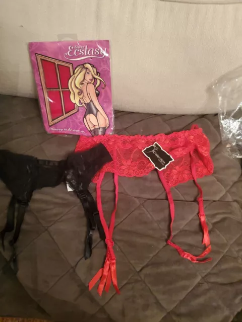 Garter Belts S. (2)  Black Fredricks Of Hollywood Red i collection & StockingNew