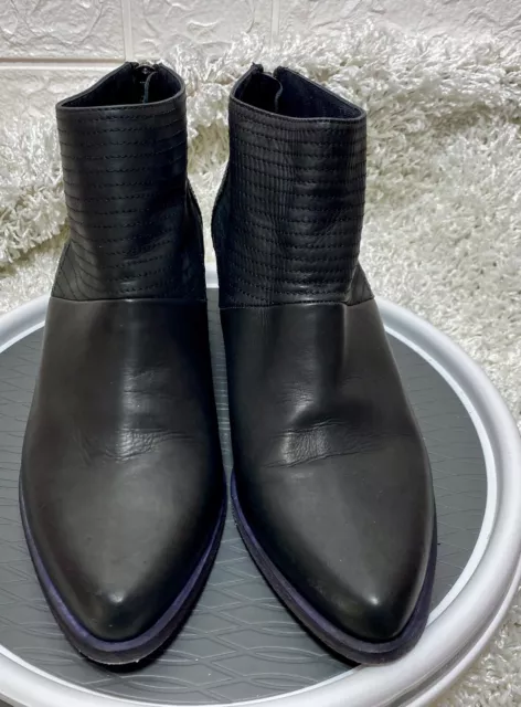 LD Tuttle Black Boots Size 38 Very Pretty Leather Boot Excellent Condition LD Tuttle Black Boots Size 38 Very Pretty Leather Boot Excellent Condition