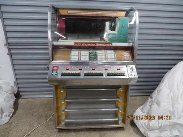 SEEBURG V200 1955 JUKEBOX FULLY WORKING FROM A RECENTLY DECEASED ESTATE 'rare' SEEBURG V200 1955 JUKEBOX FULLY WORKING FROM A RECENTLY DECEASED ESTATE 'rare'