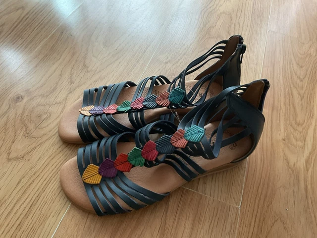 SANDALES TOUT CUIR bleu fonc et feuilles multicolores T39 marque
