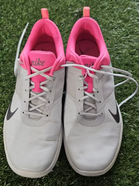 Zapatos de golf Nike Akamai para mujer talla 10 EE. UU. gris sin puntas rosa 818732-002