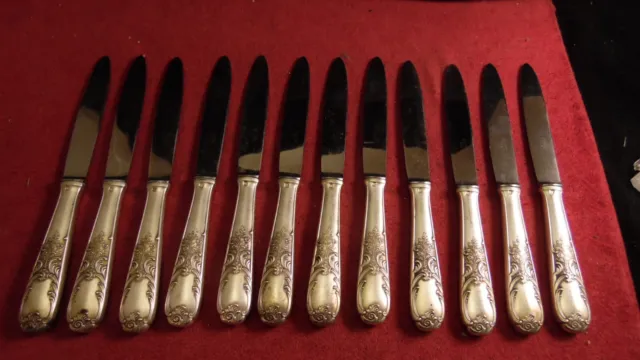 Service de 12 couteaux à entremets Louis XV en métal argenté Platil