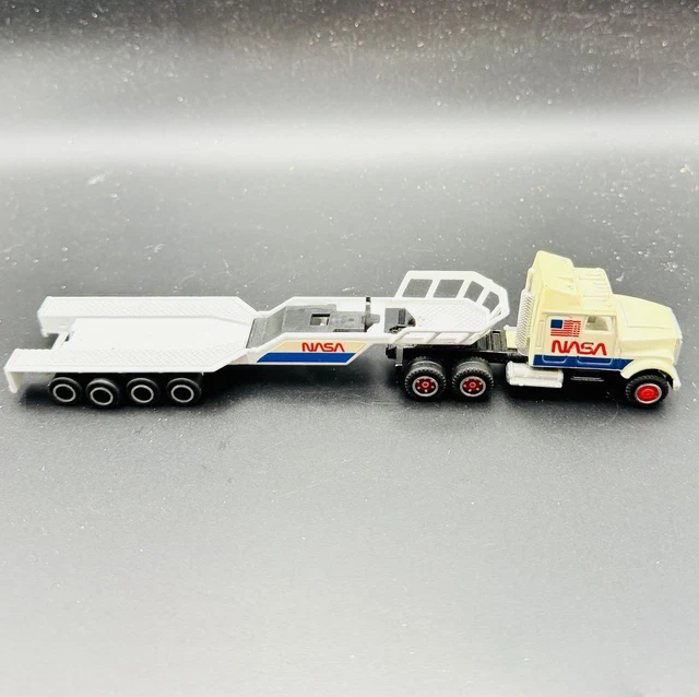 VOITURE MINIATURE DE Chantier Majorette Pelle Sur Pneu EUR 10,00 VOITURE MINIATURE DE Chantier Majorette Pelle Sur Pneu EUR 10,00