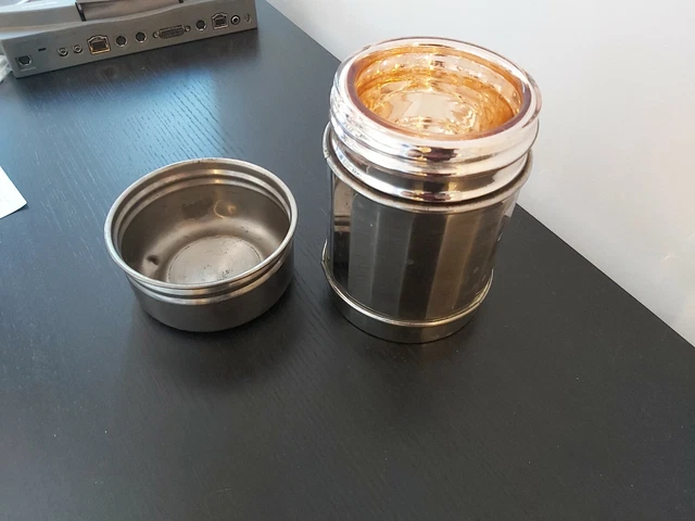 Reoidisseur d'eau en métal et chaleur | Vecteur Premium
