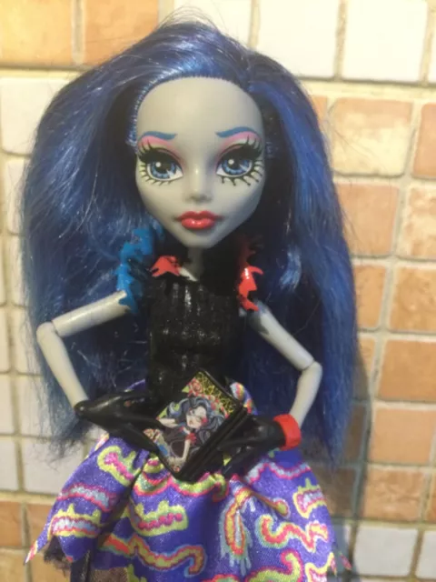 Monster High Ghoulia Yelps Sweet Screams Doll (incomplete) Necklace Book Stand