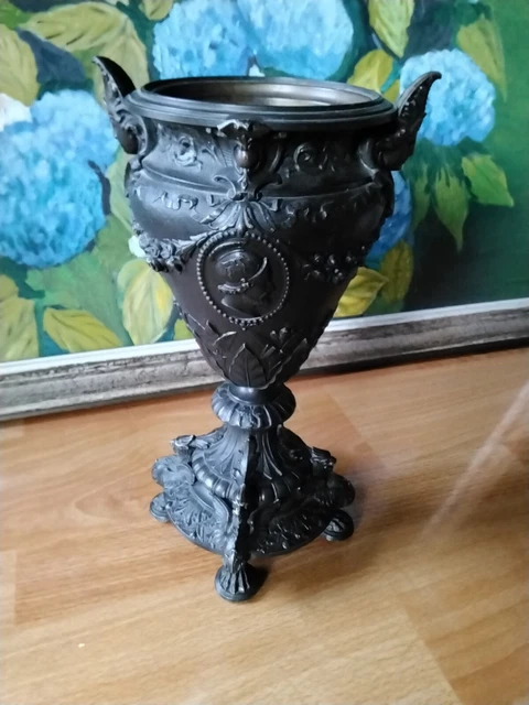 Vase Balustre en Régule décor personnages Antique période Napoléon III 18