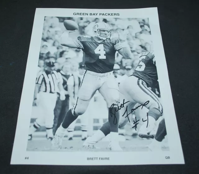 Brett Favre Green Bay Packers Signed Autographed 8"x10" B&W Photo-NFL HOF