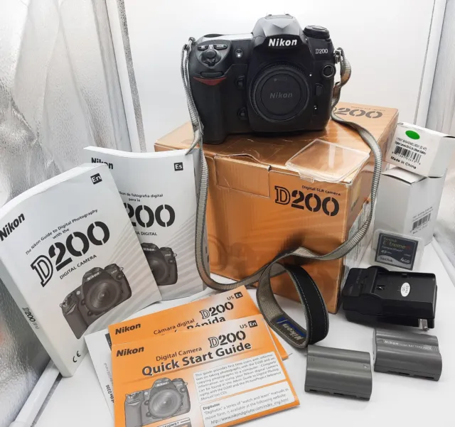Nikon D200 10.2 MP Digital SLR Camera - Black (Body) shutter count 57K