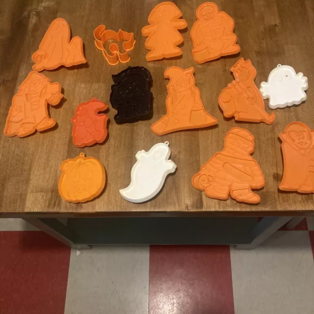 Vintage Hallmark Halloween Plastic Cookie Cutters Lot of 14