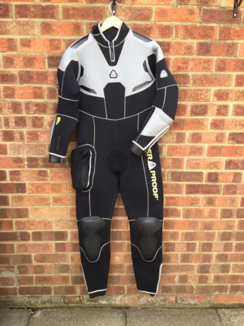 Waterproof W4 7mm mens wetsuit with leg pocket size Large