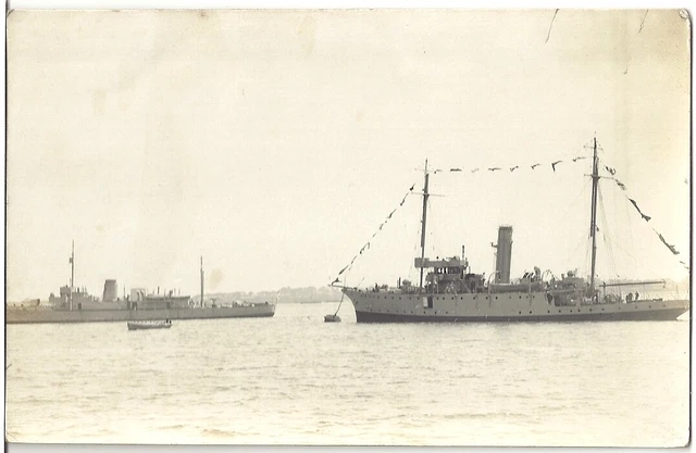 HUNTCLASS MINESWEEPER TO Left, Unknown On Right. Glossy Finish. RP £2.