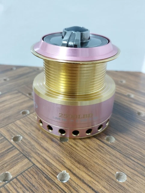 最終値下げ　 ダイワ RCS ISO 2500LBD スプール　／ピンク ダイワ純正】RCS ISOカラースプール