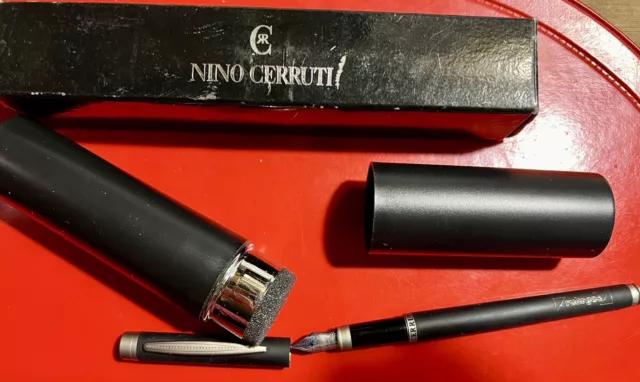 NINO CERRUTI : Edler Füllfederhalter Füller/ Füllhalter in Box schwarz