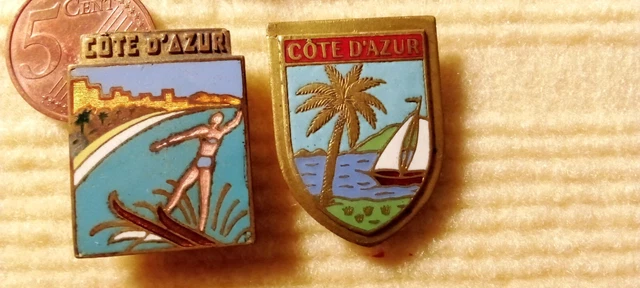 Lot De 2 Broches Bijou Fantaisie Rétro Couleur Or Motif Papillon Avec Roses Et Relief - Occasion Bon état