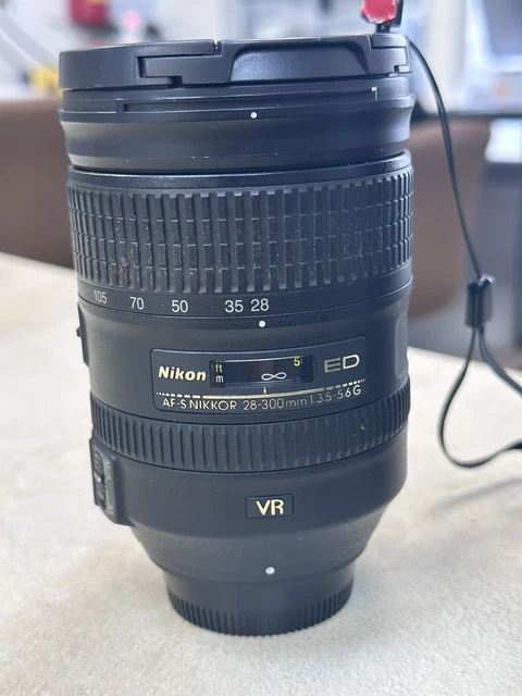 Nikon AF-S NIKKOR 28-300mm f/3.5-5.6G ED VR Objectif 3