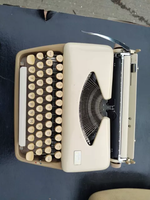 Rare Triumph Tippa vintage typewriter great colour and works great