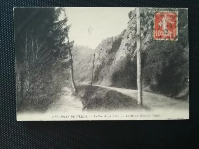 CPA 61 Environs de FLERS - Vallée de la Vère - La Route dans la Vallée