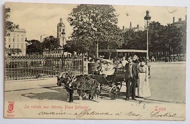 Cpa Lyon / La Voiture Aux Chevres Place Bellecour / Rhone 69