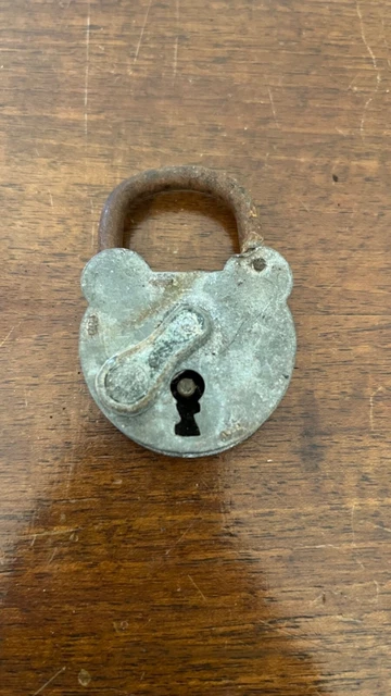 Grande clef ancienne dans serrures, cadenas et clés de collection